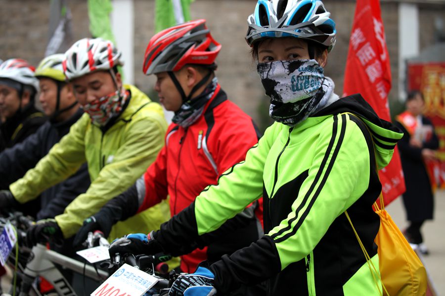镇远举行第二届“迎春杯”山地自行车骑游赛